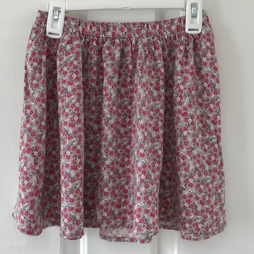 Old Navy Floral Pink Gray and White Flowy Skirt Size 8 (Medium)